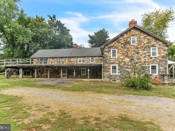 521 E Avondale Rd, West Grove, PA 19390