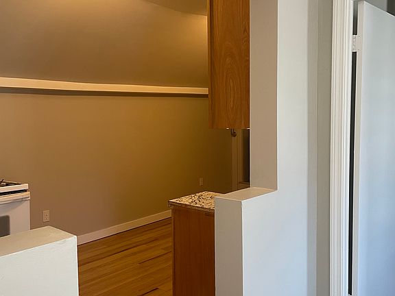 Entry to Kitchen / dining area