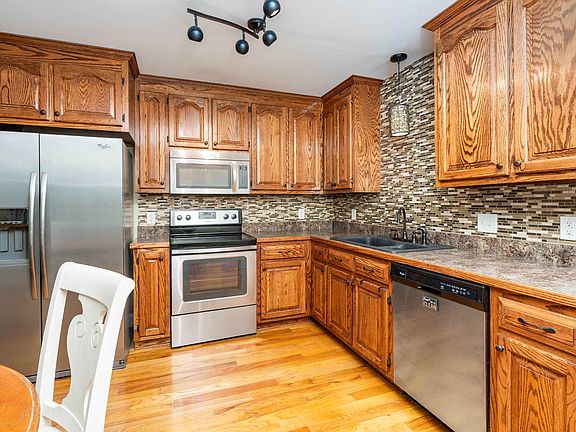 5th image of 38 Hayrick Rd