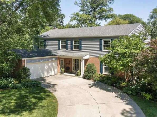 1508 Chapel Ct, Northbrook, IL 60062