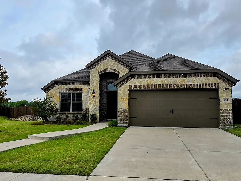 552 Firethorn Dr