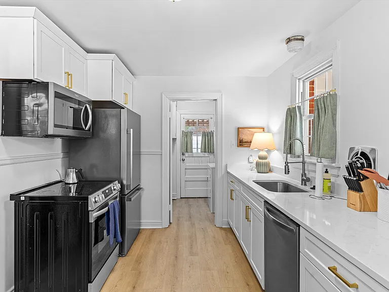 5701 Wythe Ave — Photo 3