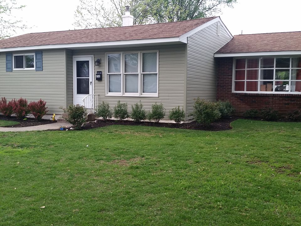 2nd image of 252 Hemlock Ave