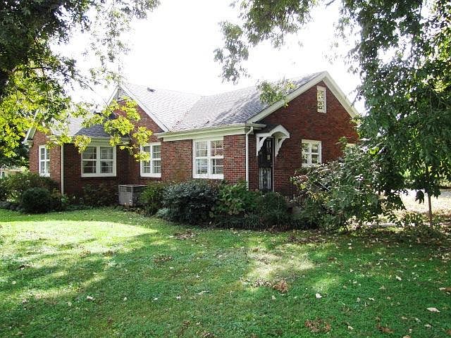 2nd image of 717 Kingwood Dr