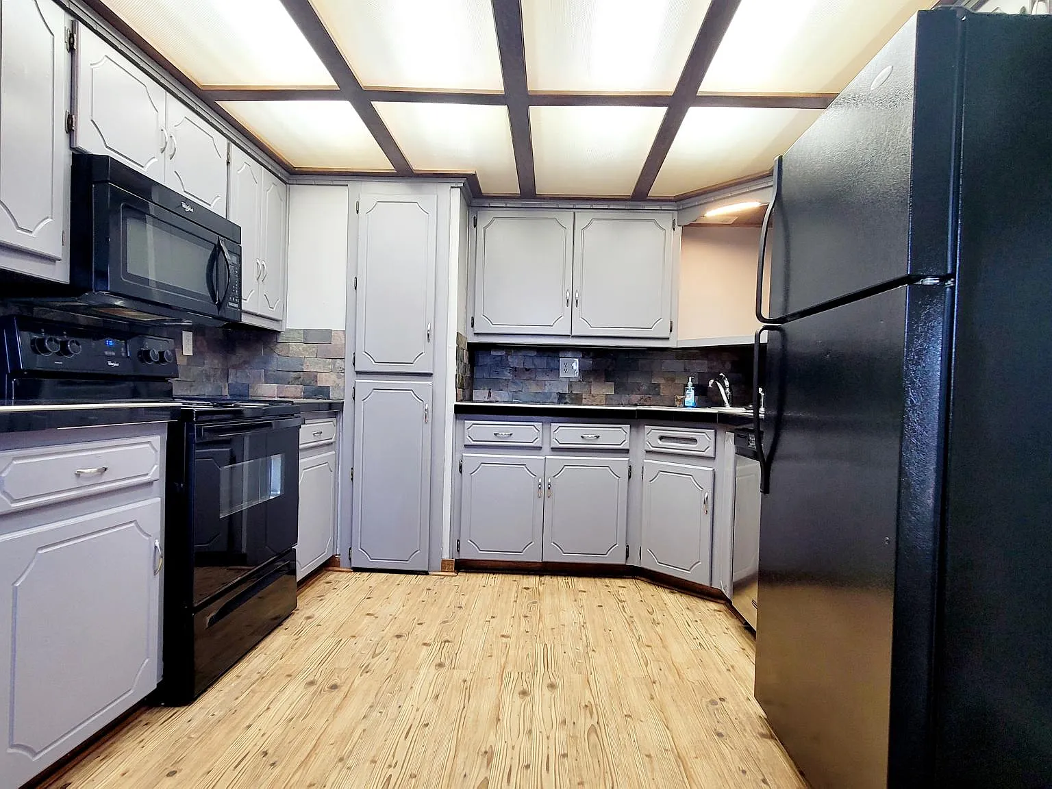 3 bed, 965 sqft, $975 — Photo 4