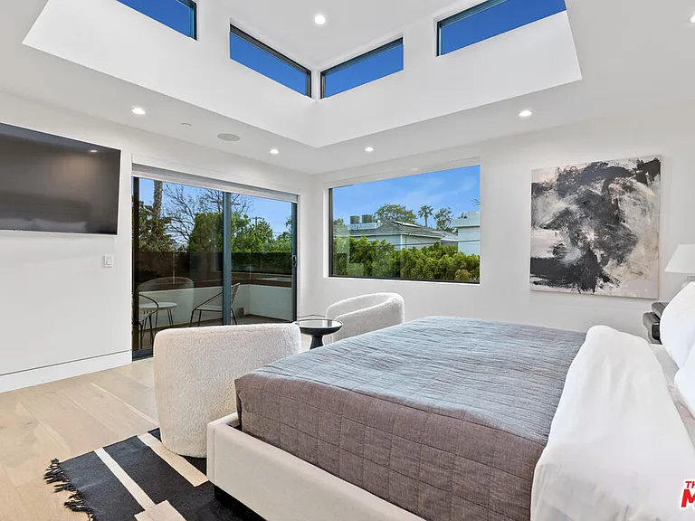 731 N Curson Ave — Photo 31