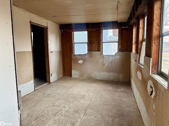 3rd image of 207 N Swarts St