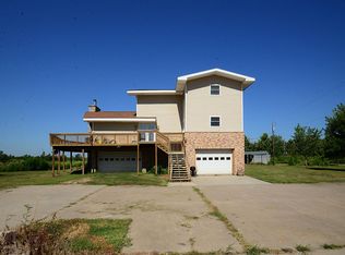 20970 N Riverroad North Rd, Crescent, IA 51526