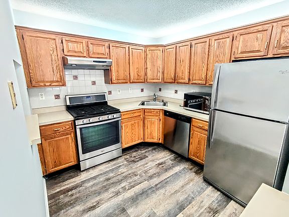 Kitchen w/ stainless steel appliances