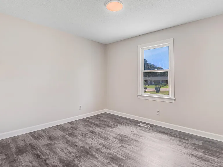 302 Cedar Rd — Photo 26