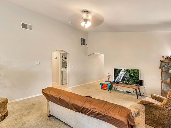 5th image of 2998 Fountain Ave