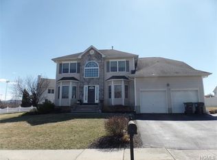 2701 Colonial Dr, New Windsor, NY 12553