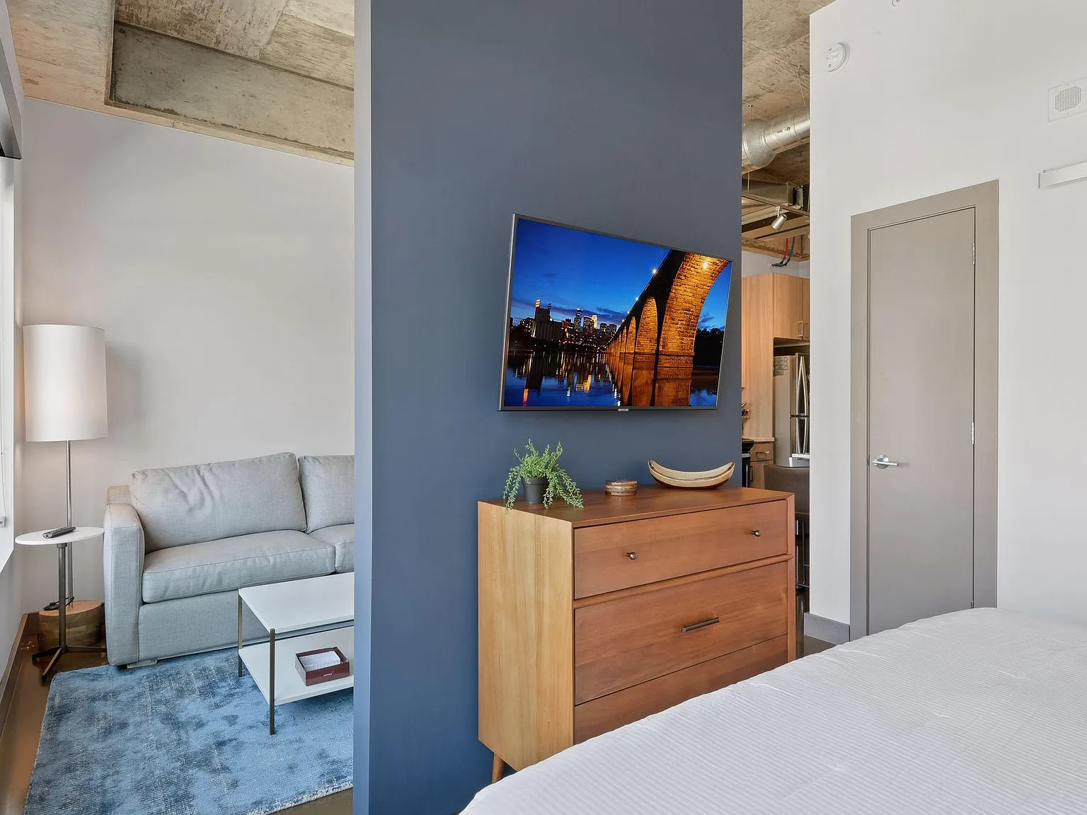 1 bed, 1.0 bath, 451 sqft, $2,100 — Photo 4