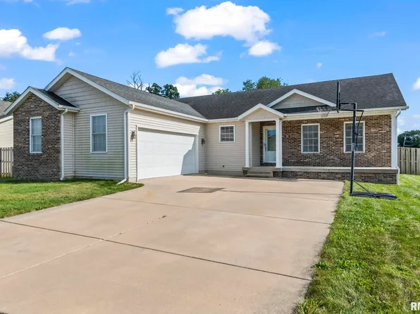 700 Breann Dr, Riverton, IL 62561