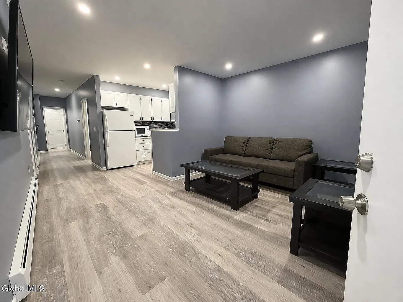 2 bed, $1,400 — Photo 2