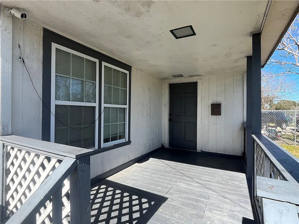 3 bed, 2.0 bath, 1432 sqft, $1,475 — Photo 3