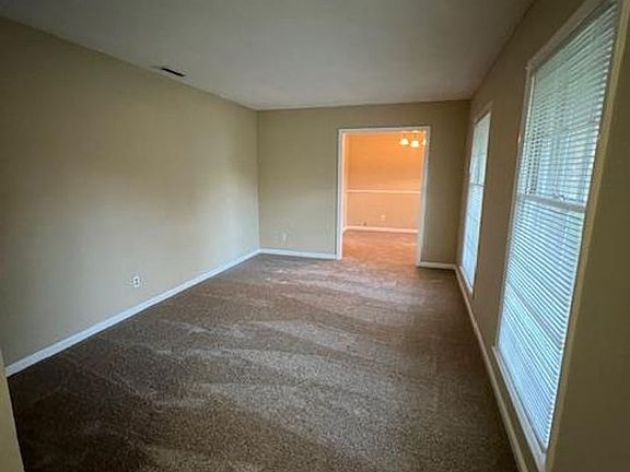 4th image of 407 Northfield Rd