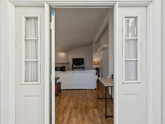 3rd image of 282 Paseo Bolivar