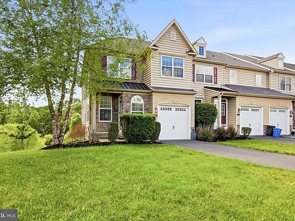 2nd image of 3208 Brookside Dr