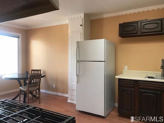 5th image of 205 Sagamore St