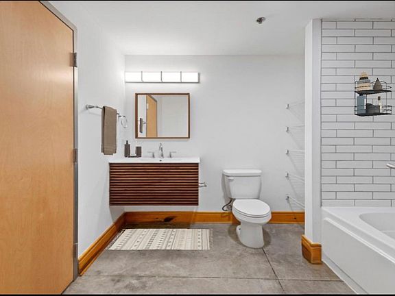 5th image of 2615 Washington Blvd #315