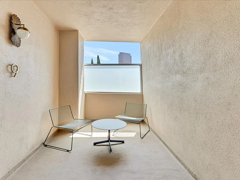 210 S Hamilton Dr #9 — Photo 31