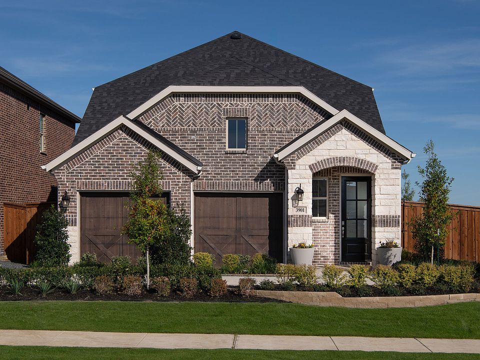 Photo representation of the Linwood model. Colors, finishes and options will vary.