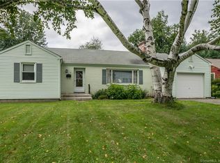 11 Miamis Rd, West Hartford, CT 06117