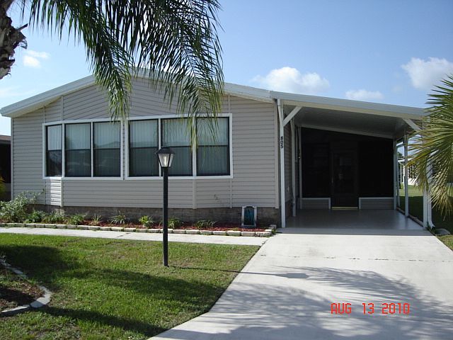 1st image of 805 Oleander Cir