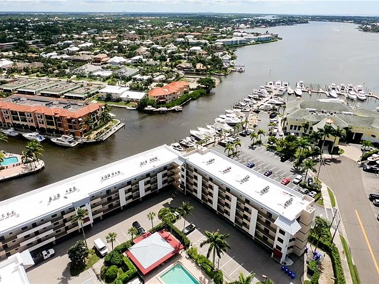 807 River Point Dr #304D — Photo 2