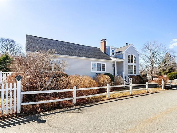3rd image of 4 Winter Island Rd