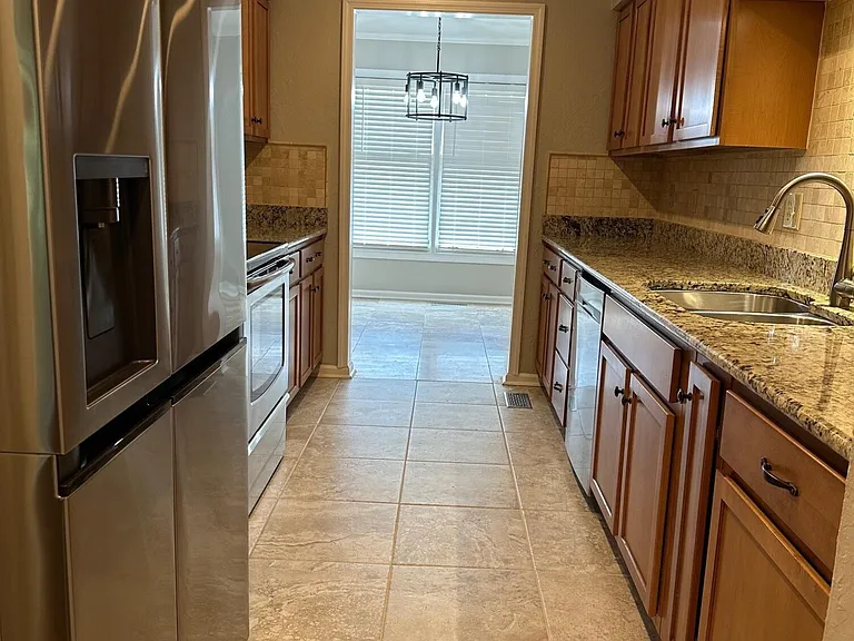 3505 Lakeside Ct — Photo 9