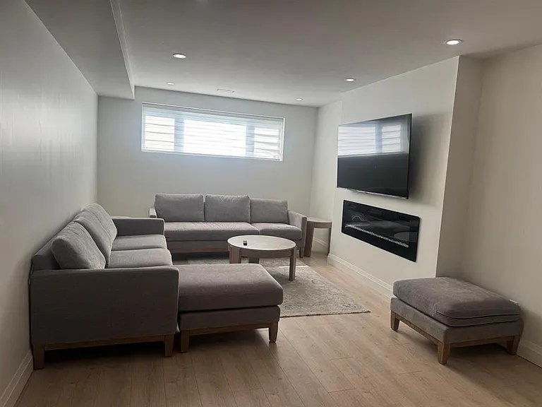 3598 Caribou Cres #BASEMENT — Photo 3