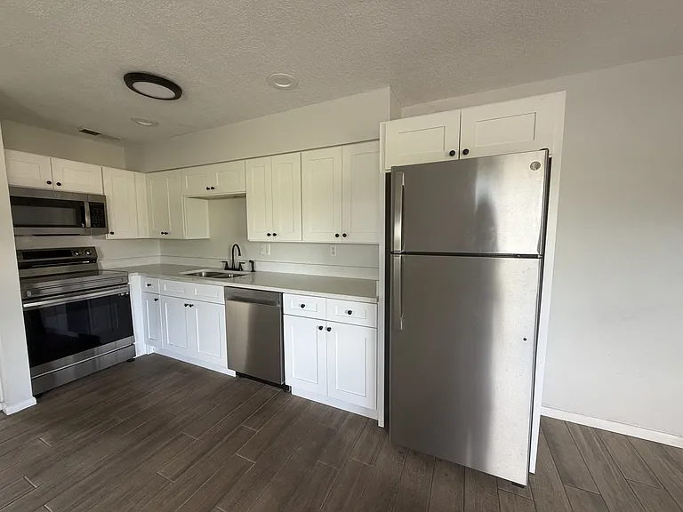 2305 K Ville Ave — Photo 4