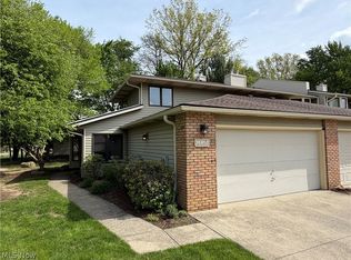 15450 Roxboro Dr, Middleburg Heights, OH 44130