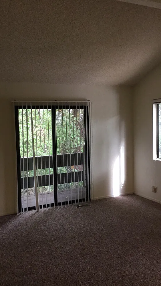2 bed, 1050 sqft, $2,400 — Photo 4