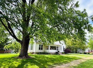 607 N Plum St, Farmer City, IL 61842