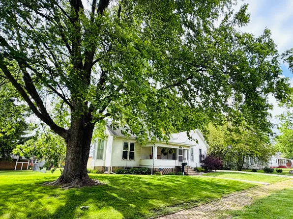 607 N Plum St, Farmer City, IL 61842