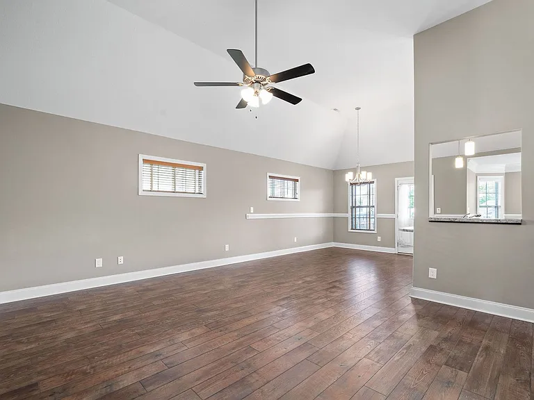 515 Sourwood Dr — Photo 5