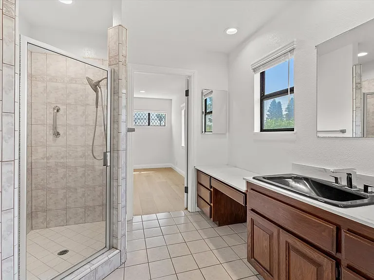6443 Matilija Ave — Photo 22