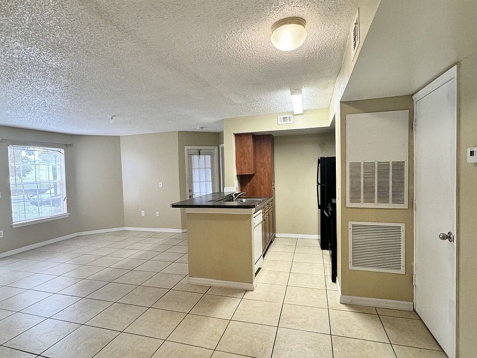 1st image of 401 Fountainhead Cir #1-152-1