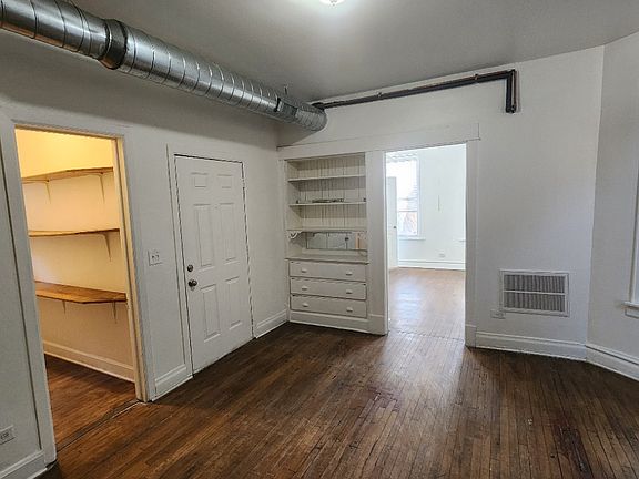 4th image of 2318 S. Homan Ave