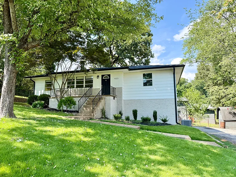 433 Antelope Trl — Photo 1