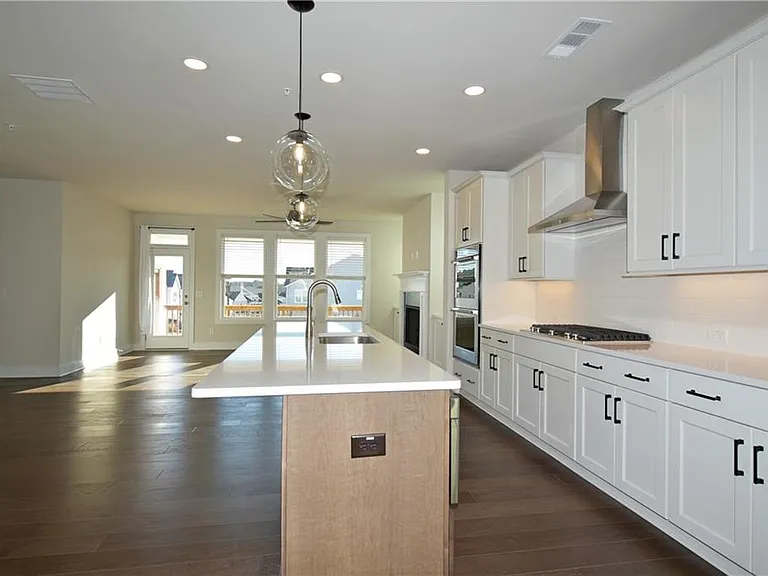 1208 Waterfall Ct — Photo 5