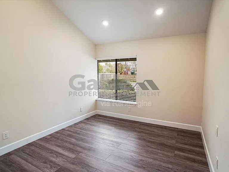23922 Avenida Entrana — Photo 6