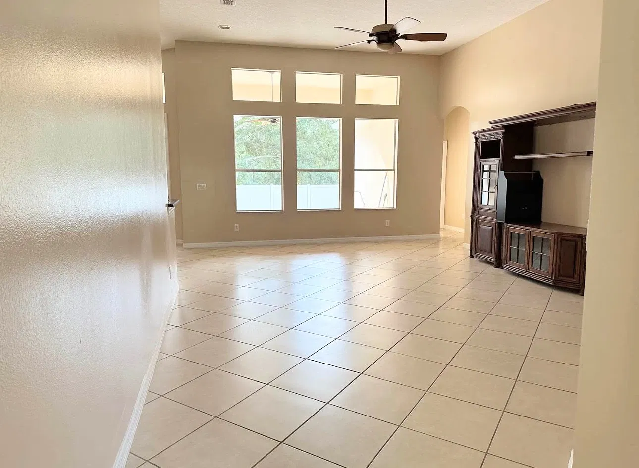 4 bed, 2586 sqft, $3,100 — Photo 3