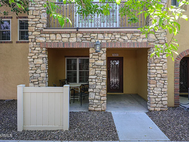 2434 E Roma Ave — Photo 5