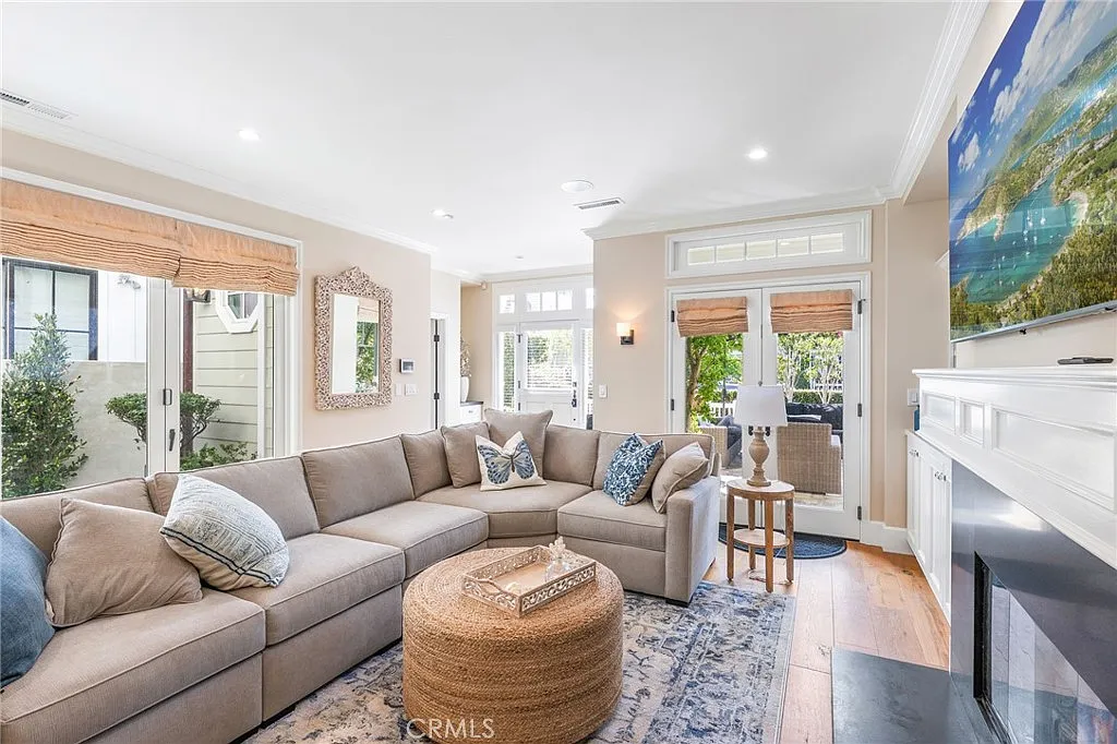 3 bed, 3.5 bath, 2394 sqft, $18,000 — Photo 3