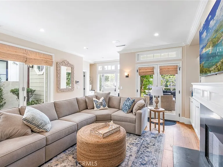 220 Coral Ave — Photo 3
