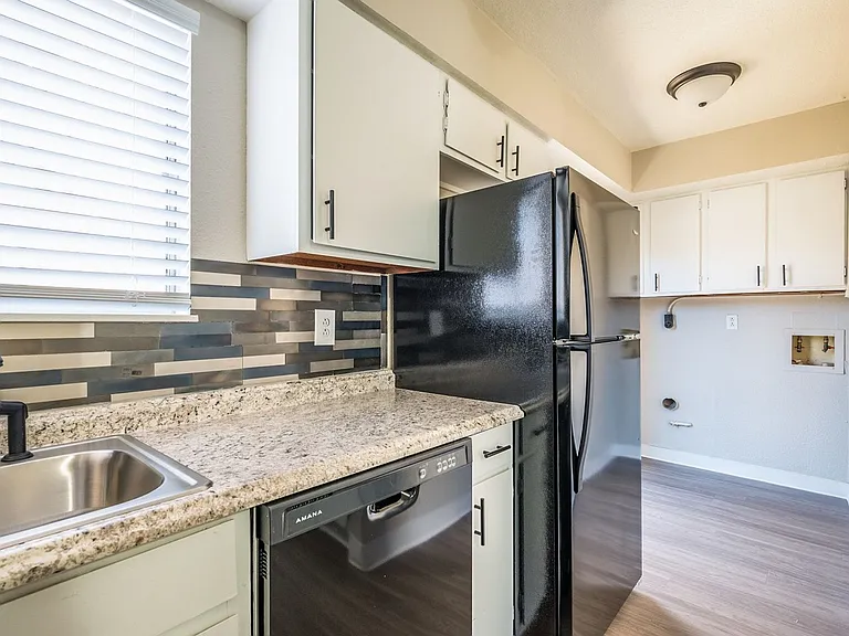 Spacious 2-Bedroom Townhomes — Photo 15